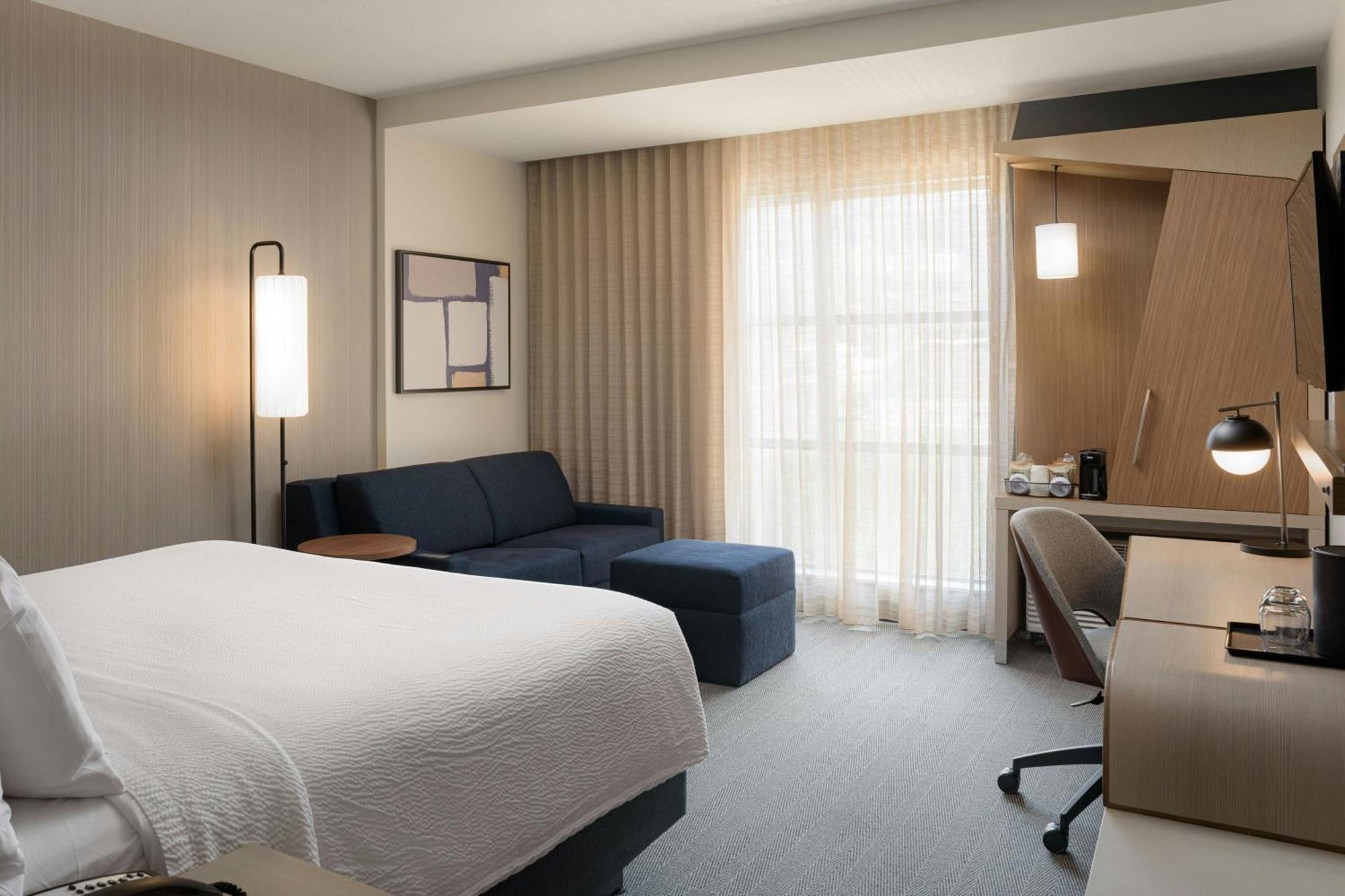 คอร์ตยาร์ด แกตลินเบิร์ก ดาวน์ทาวน์ Hotel แกตลิงเบิร์ก ภายนอก รูปภาพ
