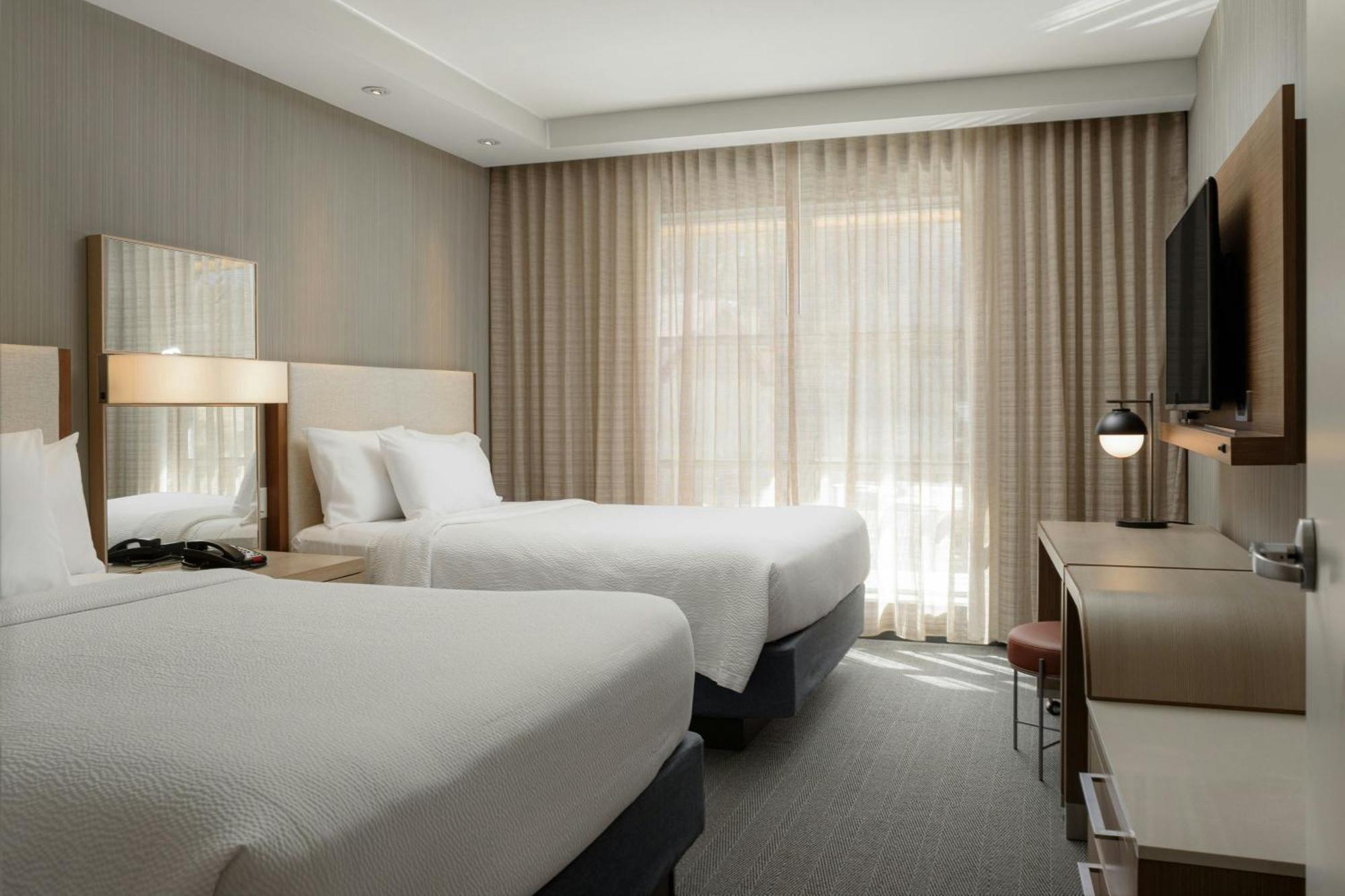 คอร์ตยาร์ด แกตลินเบิร์ก ดาวน์ทาวน์ Hotel แกตลิงเบิร์ก ภายนอก รูปภาพ