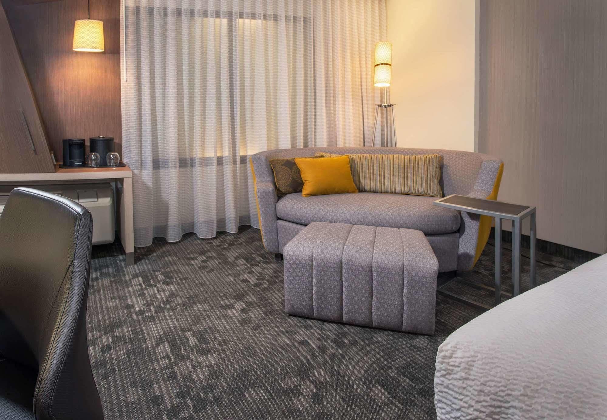 คอร์ตยาร์ด แกตลินเบิร์ก ดาวน์ทาวน์ Hotel แกตลิงเบิร์ก ภายนอก รูปภาพ